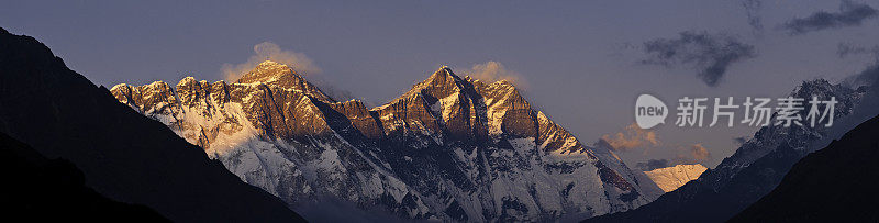 珠穆朗玛峰日落全景，喜马拉雅山脉尼泊尔Nuptse Lhotse雪峰